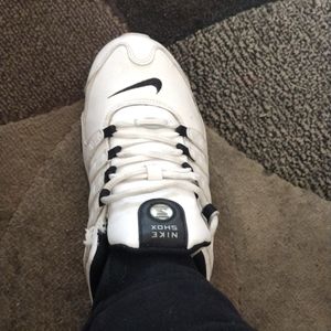 RARE NICE & CLEAN  NIKE SHOX - WHITE / BLACK - SIZE: 8 US